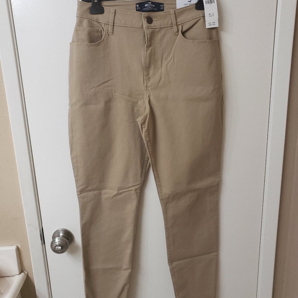 NEW Hollister jeans! Size 7 Regular